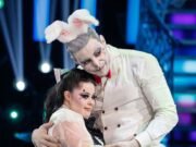 Ellie Goldstein es la última celebridad en ser enviada a empacar desde Strictly Come Dancing mientras Balwinder Sopal de EastEnders sobrevive a su tercer baile.