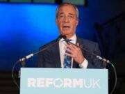 Nigel Farage advierte que Gran Bretaña debe hacer frente a una montaña de deuda “extraordinaria” y promete una reforma masiva de recortes fiscales