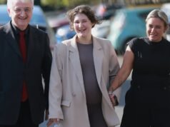 Bella Cooley, embarazada, volará a casa desde Georgia esta noche después de que los fiscales decidieran mostrar misericordia a la adolescente británica.