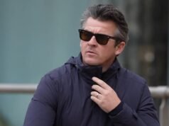 Joey Barton ‘cruzó la línea entre la libertad y el crimen’ al llamar a Jeremy Vine ‘un tonto en bicicleta’ y vincular a las comentaristas de fútbol femenino Annie Aluko y Lucy Ward con Fred y Rose West, según escuchó el tribunal