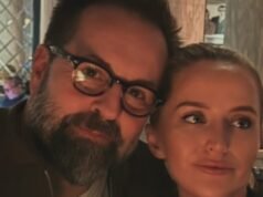 Alfie Bowe, de 52 años, confirmó su romance con el gerente de una casa de subastas de autos usados, de 29 años, con acogedoras instantáneas de una cita nocturna después de 2 años de aventuras secretas con Hannah Waddingham.