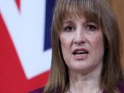 La libra cayó a su nivel más bajo en siete meses mientras Rachel Reeves allanaba el camino para un aumento del impuesto sobre la renta