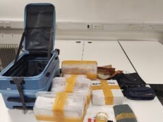 “Récord” de lingotes de oro y joyas por valor de £2 millones incautados en el aeropuerto de Manchester: dos hombres arrestados