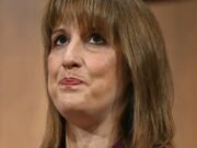 Los laboristas se preparan para cerrar la brecha presupuestaria con una bomba fiscal de 60 mil millones de libras esterlinas para las personas con ingresos de clase media, predicen los principales economistas… Rachel Reeves podría enviar a Gran Bretaña a un “bucle fatal” fiscal en medio de temores