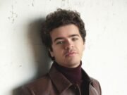 Gaten Matarazzo, de 23 años, de Stranger Things, se muestra sincero sobre su crecimiento como estrella infantil y admite que “todavía es un poco niño” después de “perderse algunas experiencias” para ofrecer consejos al nuevo elenco joven de la serie de Harry Potter.