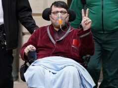 Violador estadounidense que fingió su propia muerte para evitar cargos atacó a sus víctimas en una repugnante explosión en la sala del tribunal