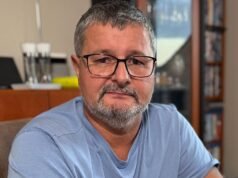 ‘Hombre grande con cuchillo’ golpea con su auto al sospechoso del ataque al tren de Huntingdon