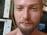 Foto: Francés blanco sospechoso de conducir hacia una multitud de 10 personas antes de gritar ‘Allahu Akbar’ antes de ser arrestado