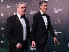 ¿Solo te importa qué cerveza? Starmer, Ed Miliband y Sadiq Khan viven en Río después de que el primer ministro viajara 12.000 millas durante un día en la reunión climática de la COP30… mientras Trump, India y China se mantienen alejados.