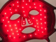 Se prohíben los anuncios de mascarillas faciales LED de moda por hacer afirmaciones engañosas sobre el acné y la rosácea