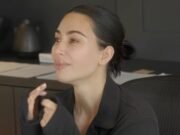 Kim Kardashian rompe a llorar al revelar que una sentencia de prisión ‘muy cercana’ a ella ha ‘golpeado’ su vida.