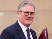 Kieran Starmer debe “comenzar a controlarse” en los próximos tres meses o quedará fuera, dice Lord Blunkett mientras el gabinete del Primer Ministro está acosado por intrigas de liderazgo y caos presupuestario.