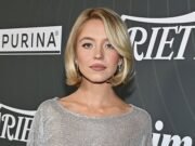 Casa de tres millones de dólares. Un nuevo amante con un millón de dólares en el banco. Y un conjunto asombroso tras otro… ¿Es de extrañar que a Sidney Sweeney, amante de Trump, le importen un carajo sus ridículas llamadas de atención? Alison le pregunta a Boschoff