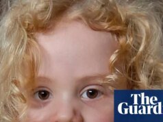 Gus Lamont, de cuatro años, desaparece de su granja en el interior de Australia. Después de dos meses, la pregunta sigue siendo noticia australiana.