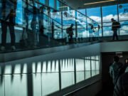 El plan Trump podría limitar las tarjetas verdes para inmigrantes de países con prohibiciones de viaje