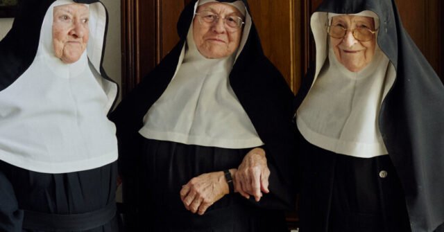 28int-austria-nuns-facebookJumbo.jpg