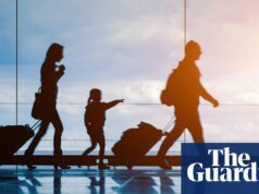 Los parlamentarios piden a HMRC que explique el error de prestación por hijos que detiene los pagos a los padres