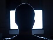 Las nuevas reglas harán que sea ilegal ver pornografía que muestre mujeres estranguladas