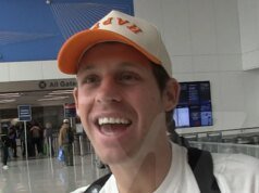 Tanner Smith de ‘Love On The Spectrum’ se dirige a Nueva York para ver ‘Wicked’ y conocer a Ariana