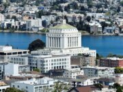 El condado de Alameda llega a un acuerdo con una mujer ciega de Union City por $1,2 millones