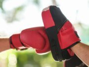 La UE acusa a Apple de poner en riesgo a los usuarios; Apple acusó a la UE de hipocresía