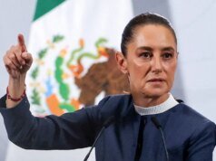 Horrible video muestra al presidente mexicano Shinbaum siendo manoseado durante un paseo público