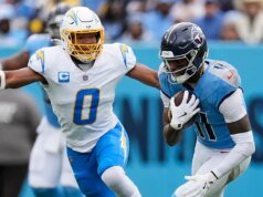 Diane Henley de los Chargers juega a través de la tragedia