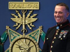 El ganador de la Medalla de Honor XX-XY se une al atletismo