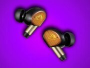 Estos auriculares están hechos de madera y pintados para reparar automáticamente los rayones del cabello.
