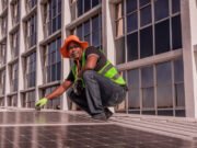 La energía solar barata está transformando vidas y economías en toda África