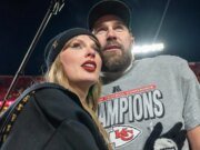 Al Michaels está molesto por las conversaciones de retiro de Travis Kelce Chiefs al ver a Taylor Swift allí