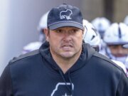 Mississippi State navega por el caos en la plantilla, los entrenadores cambian antes del Mayo Bowl