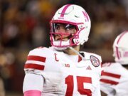 QB de 2,5 millones de dólares vinculado a un improbable programa de fútbol universitario