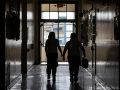 Las escuelas de California pueden detener el ausentismo escolar sin arrestar a los padres