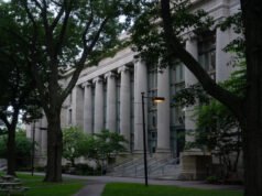 ICE arresta a profesor de Harvard por disparar una pistola de perdigones