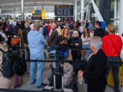 El aeropuerto de Heathrow fue cerrado brevemente después de que se utilizara el spray en la colisión.