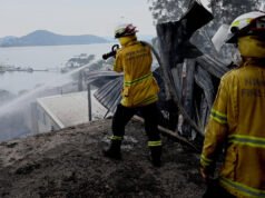Bomberos muertos en múltiples incendios forestales en Australia