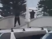 Terror en Bondi Beach: momento horrible en el que dos hombres armados abren fuego contra bañistas inocentes y asistentes a un festival festivo judío