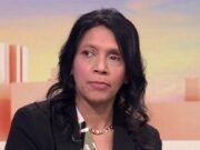 El director ejecutivo de Oxfam se ha visto obligado a dejar su trabajo que ganaba 130.000 libras al año después de que surgieran “serias preocupaciones” sobre su comportamiento.