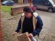Las entregas navideñas de Evri se enfrentan a una reacción violenta: los conductores son sorprendidos “robando” y los clientes se quejan de que sus regalos no han llegado.