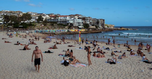 14sydney-shooting-bondi-description-01-jbhz-facebookJumbo.jpg