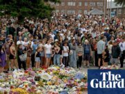 Al encontrarse con una escena sombría en Bondi Beach, los extraños se abrazaron, derramaron lágrimas y se reunieron en silencio. Ataque terrorista en Bondi Beach