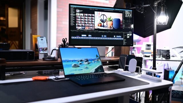 66169-138712-Desk-Setup-with-Monitor-On-xl.jpg