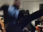 Post Malone se golpea a sí mismo con una épica falla en una voltereta hacia atrás en una transmisión en vivo