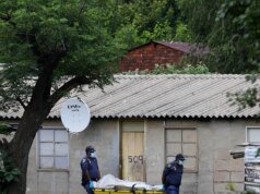 Tiroteo masivo en un bar sudafricano mata a 12 personas, incluidos 3 niños