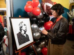 El monumento al entrenador de Laney College, John Beam, captura el rico espíritu de Oakland