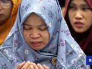 Trabajadoras domésticas migrantes de Hong Kong buscan apoyo y consuelo tras el incendio de Tai Po