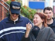 Millie Bobby Brown envuelve a su hija debajo del abrigo mientras camina con Jack Bongiovi