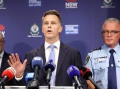 La policía dice que los pistoleros de Bondi Beach tenían bombas, banderas de ISIS y comunicaciones extranjeras.