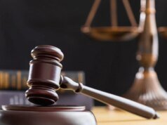 Juez determina que los padres tienen derecho a recibir información sobre género